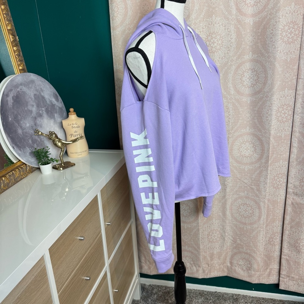 VS PINK NWT Cold Shoulder Lavender Purple Raw Hem Cropped Hoodie Sz Large